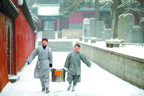 少林寺施腊八粥