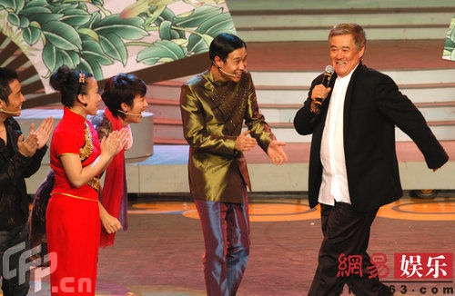 小沈阳与赵本山师徒 明星转起来 辽宁台 爆笑疯舞 歌手麦穗