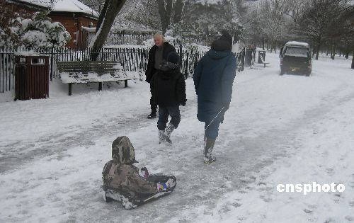 英国 伦敦 暴雪 公共交通 瘫痪