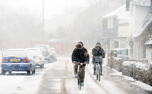 英国 伦敦 暴雪 公共交通 瘫痪