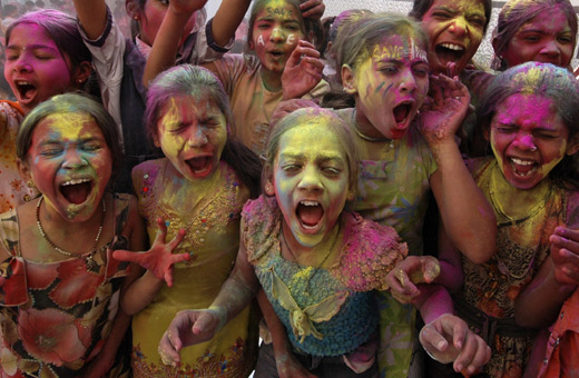 ӡȼӶ ͳ “Holi” ʢĽ