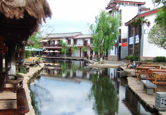 丽江新玩法 蜜月旅行婚纱摄影两不误（丽江蜜月度假酒店）