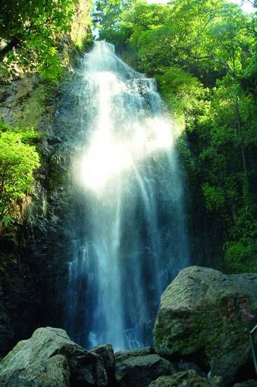 徒步溯溪听梵音 南丹山中正清凉（南丹山现场门票多少钱）