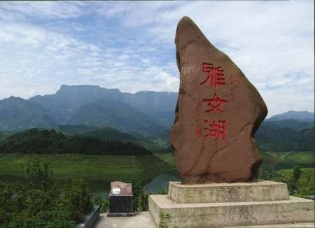 高山平湖新鲜来袭 享受另类避暑体验（高山出平湖的诗句）