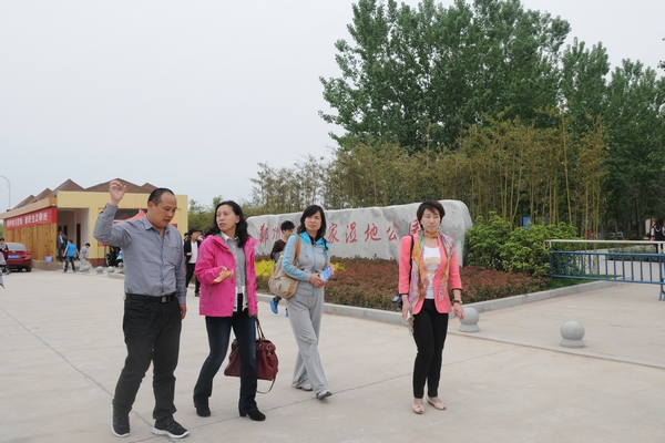 郑州市旅游局纪检组长刘海青检查黄河沿线景区假日旅游工作