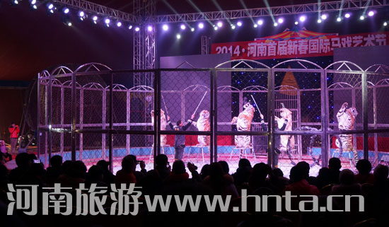 郑州绿源山水国际大马戏元宵加演 焰火花灯齐助兴（郑州惠济区绿源山水景区）