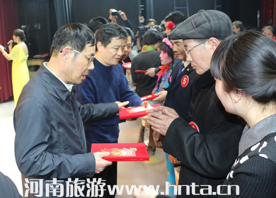旅游融合文化艺术 年票助阵戏迷大赛