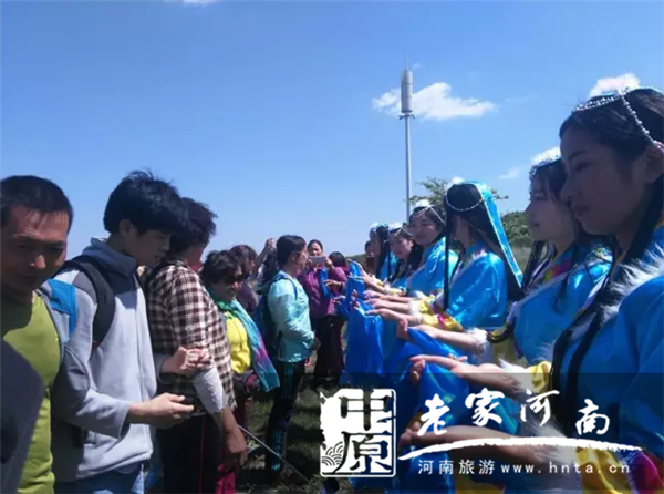 黛眉山高山草甸芳草如茵 邂逅最美草原五月天