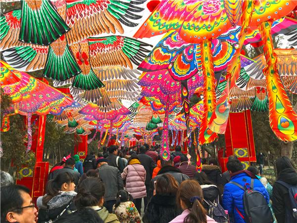 花灯满城 热闹非凡 看看开封春节玩什么（开封春节景点有哪些）