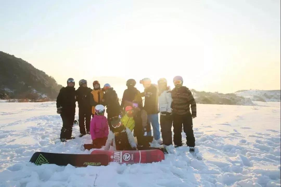 郑州周边滑雪场攻略来喽，收好尽情嗨！（郑州周边滑雪的地方）