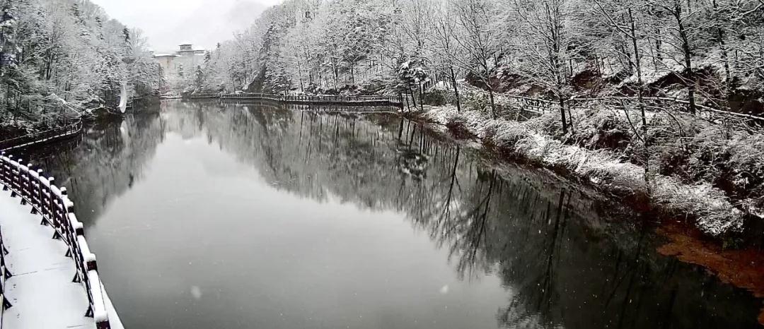 洛阳白云山：风一更，雪一更，云巅飞雪似琼楼