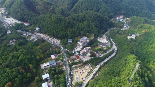 文旅融合齐发力，这个国庆栾川有点红！（栾川旅游风情小镇简介）