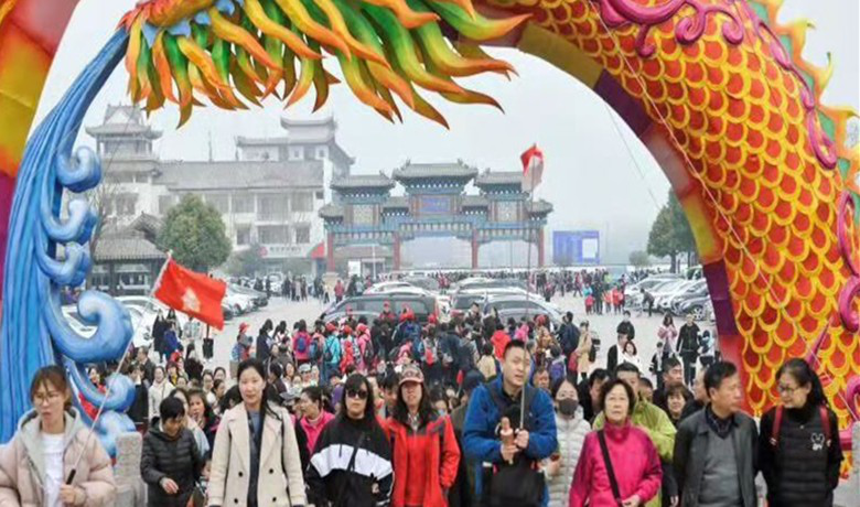 中原万人游古城首期活动成功举办 河南三千客人畅游台儿庄(中原地区人文景观) 中原万人游古城首期活动成功举办 河南三千客人畅游台儿庄(中原地区人文景观)