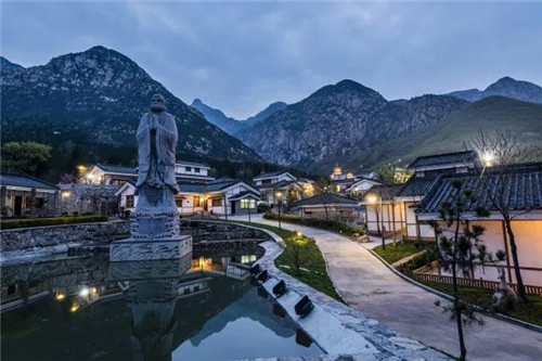 《禅宗少林·照见山居》禅修酒店—禅修课程(少林寺拍照姿势) 《禅宗少林·照见山居》禅修酒店—禅修课程(少林寺拍照姿势)