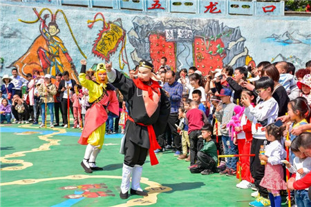 萌猴、表演、美景...中国猴山邀你五一来巡山！