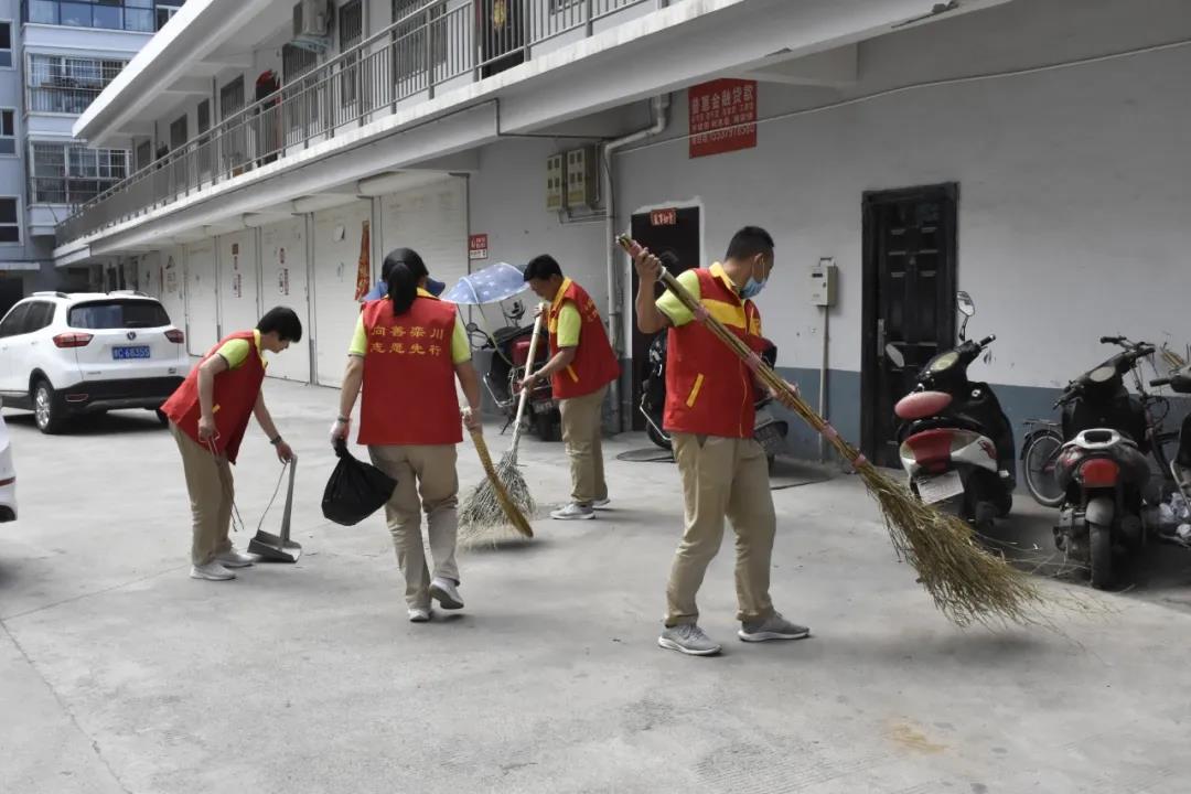 鸡冠洞景区开展城市清洁志愿活动 助力文明城市建设