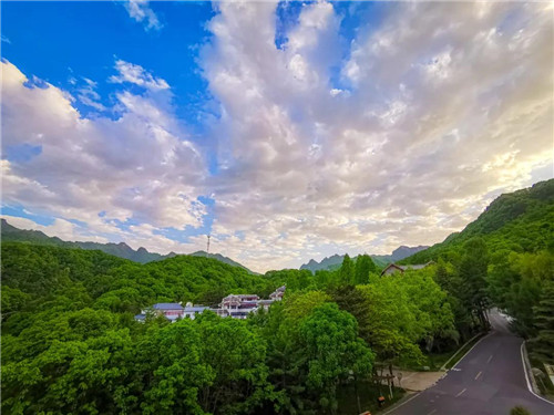 爱上白云山，只需要几个瞬间！