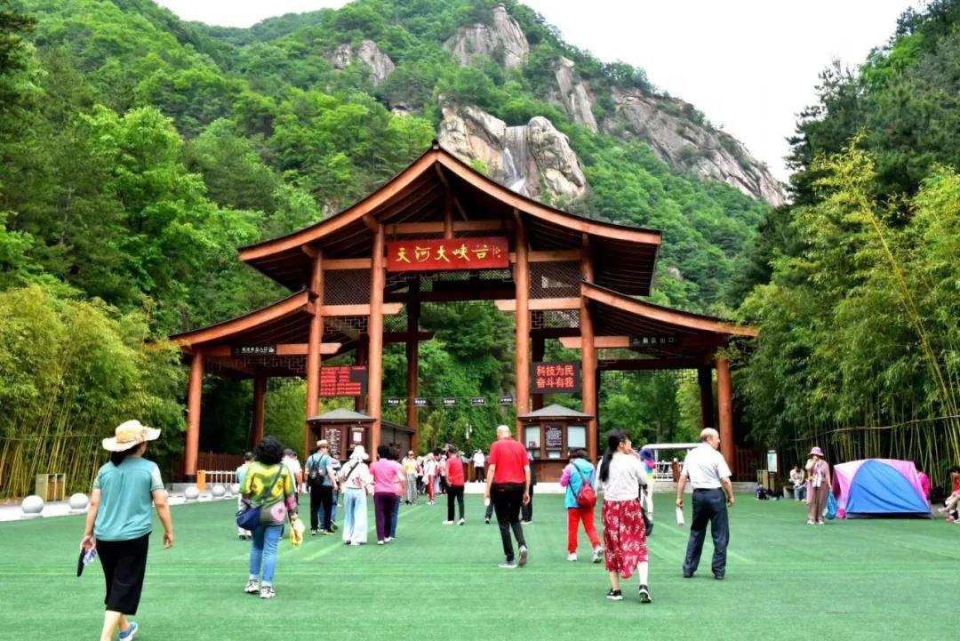 天河大峡谷：山水不同路，一个景区两个风景