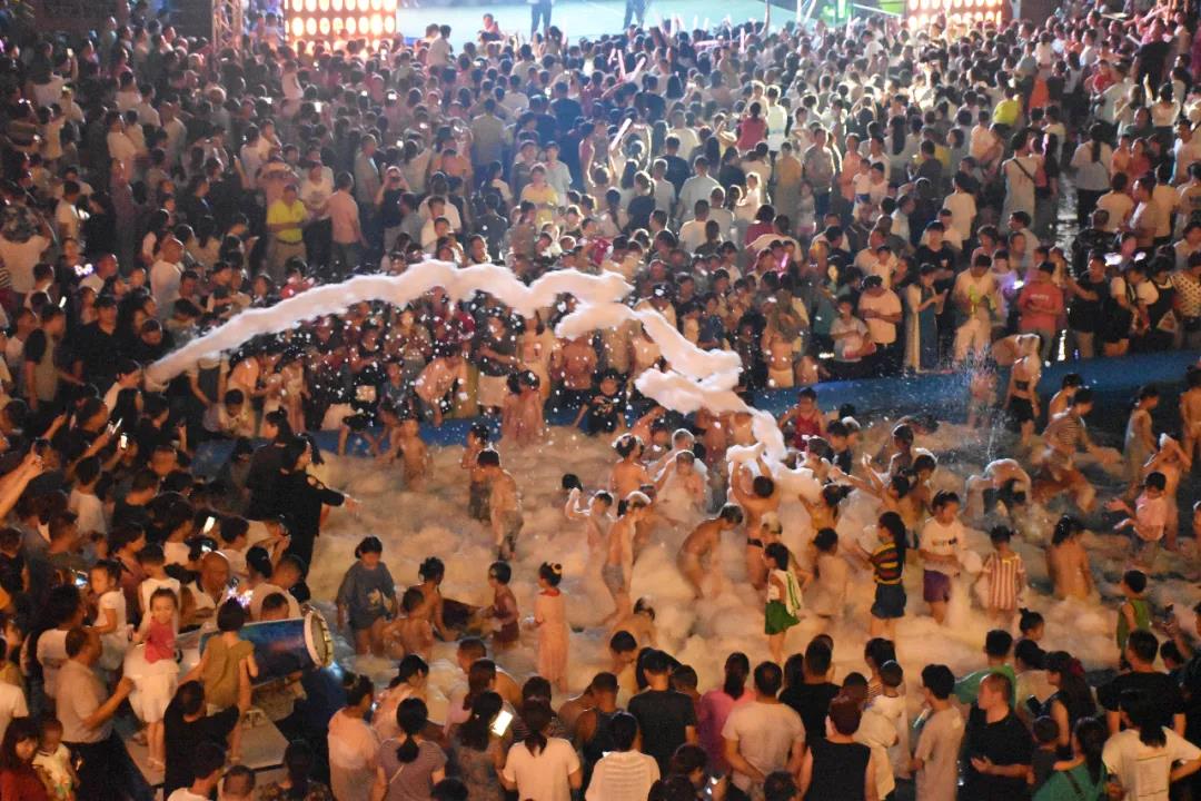 本周五，鸡冠洞冰淇淋狂欢节甜蜜来袭！