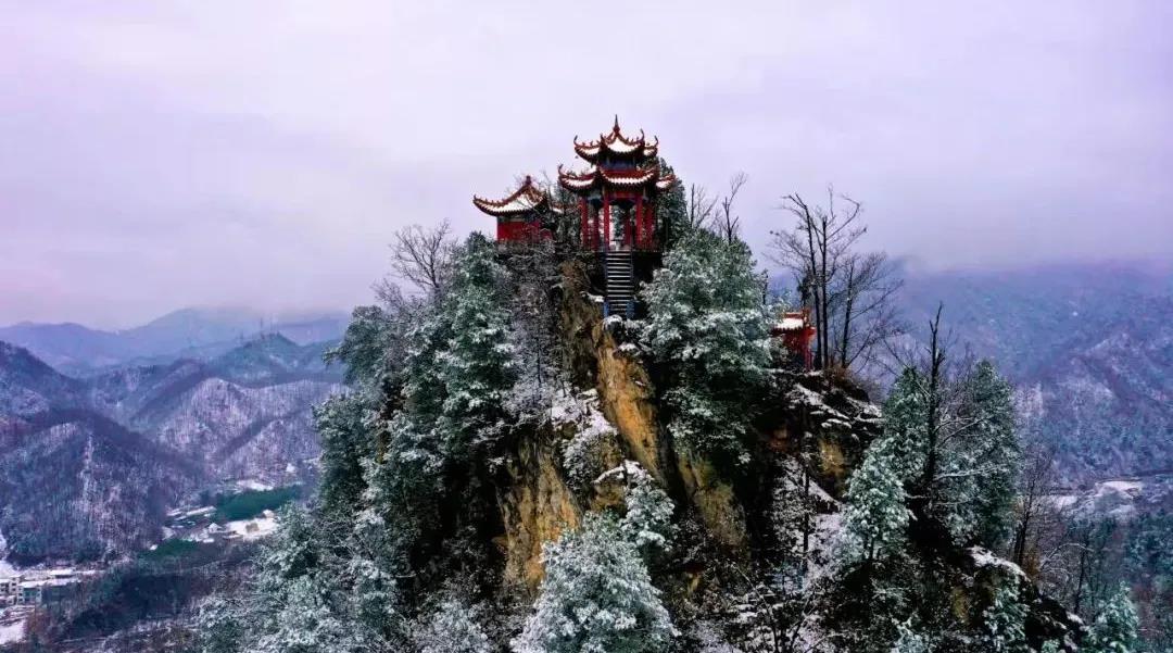 鸡冠洞初雪点缀在亿年仙宫！