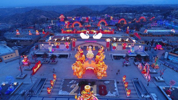 张灯结彩“靓”迎新年,陕州地坑院喊你回家过大年(陕州地坑院进村不见人) 张灯结彩“靓”迎新年,陕州地坑院喊你回家过大年(陕州地坑院进村不见人)