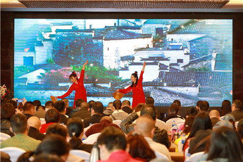 “看红看绿看蓝天、品山品水品毛尖”信阳旅游推介会在郑州举行！