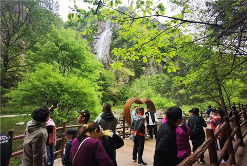 天河大峡谷爱心集结助力高考 情系考生温暖同行