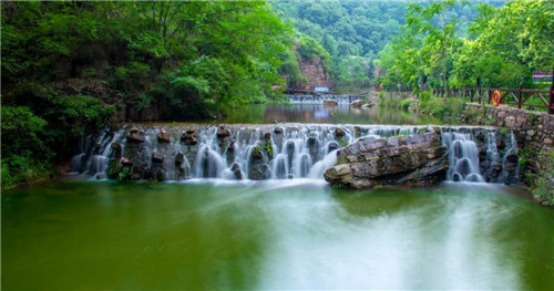 龙潭大峡谷为你准备的夏天，让你的旅途色彩斑斓！