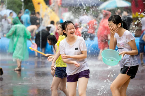 龙潭大峡谷为你准备的夏天，让你的旅途色彩斑斓！