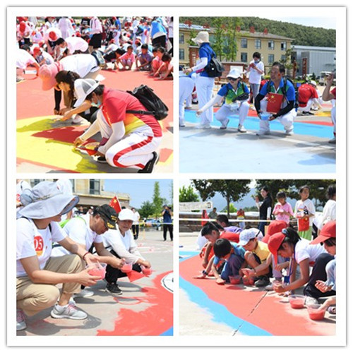 河南九峰山400人合力绘制巨幅沙画，献礼党的<span class=