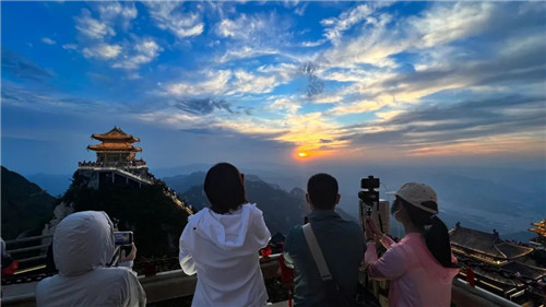 在老君山做足这十件事，才算没有白来！（老君山哪里）