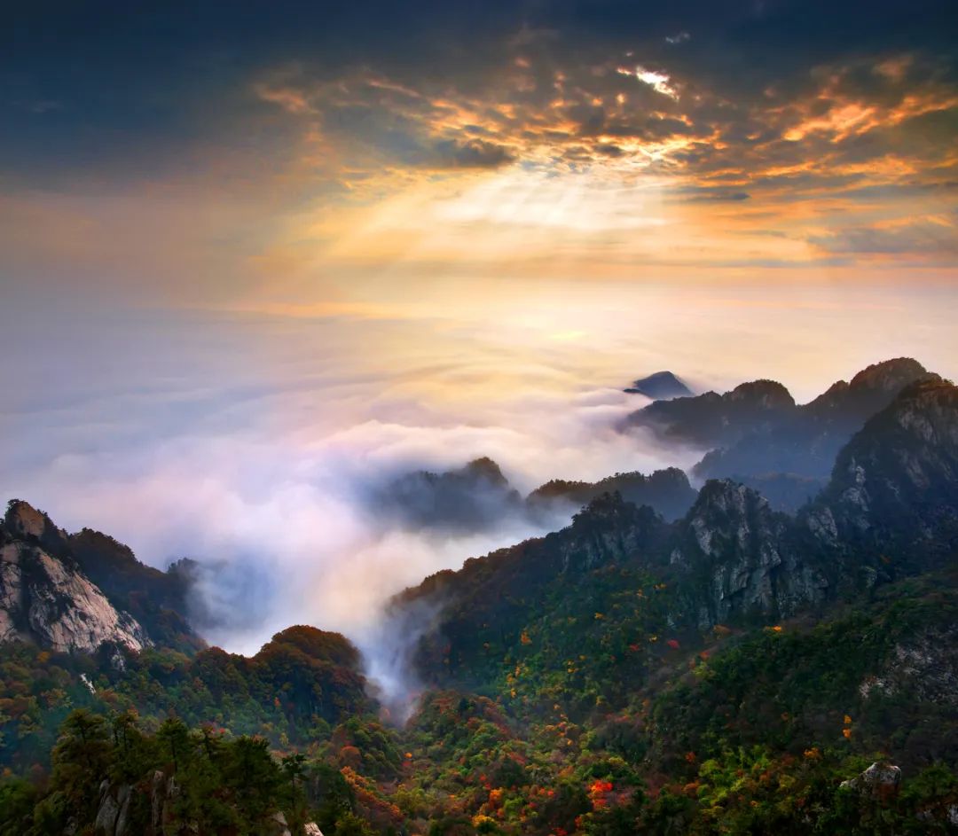 在光怪陆离的神话传说里，遇见秋韵尧山（在光怪陆离的人间）
