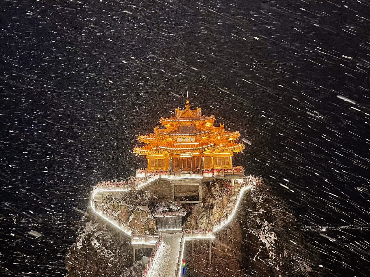 老君山的绝美夜景，这个冬天一定要来看一次！（老君山夜景开放时间）