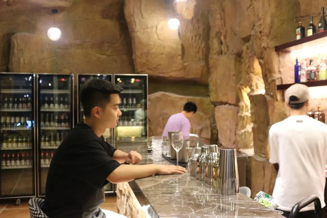 周五，我们在韶光里举杯畅饮、把酒言欢！