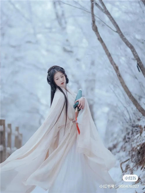 老君山 | 当雪景邂逅汉服，到底有多美！（老君山穿裙子）