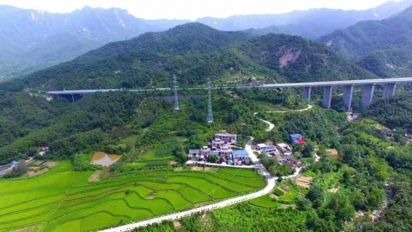 平顶山市鲁山县：车场村精耕“绿色品质” 描绘“生态画卷”（鲁山汽车城）