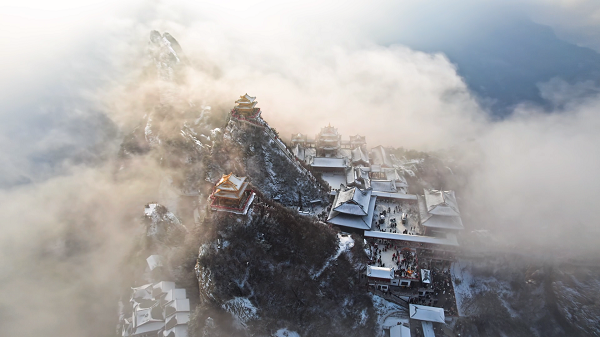 雪后初晴，该怎么形容老君山的云海呢（老君山云海诗）