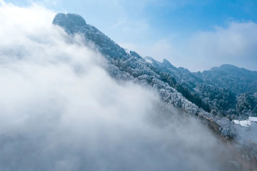 白云山：雪景正盛，这样的诗意和浪漫岂能辜负？！（雪山白云绿地图片大全大图）