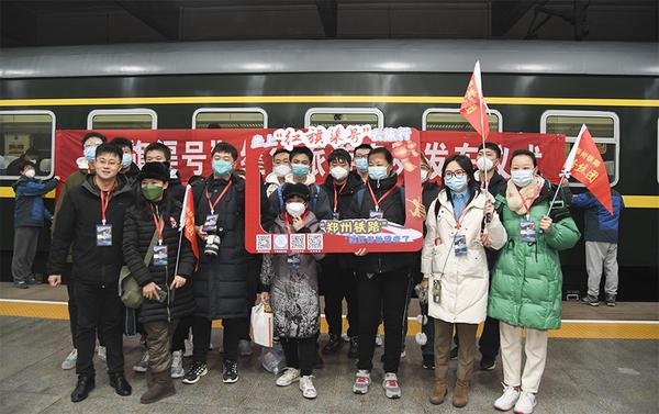 “红旗渠号”红色旅游专列首发团发车（红旗渠红色景点有哪些）