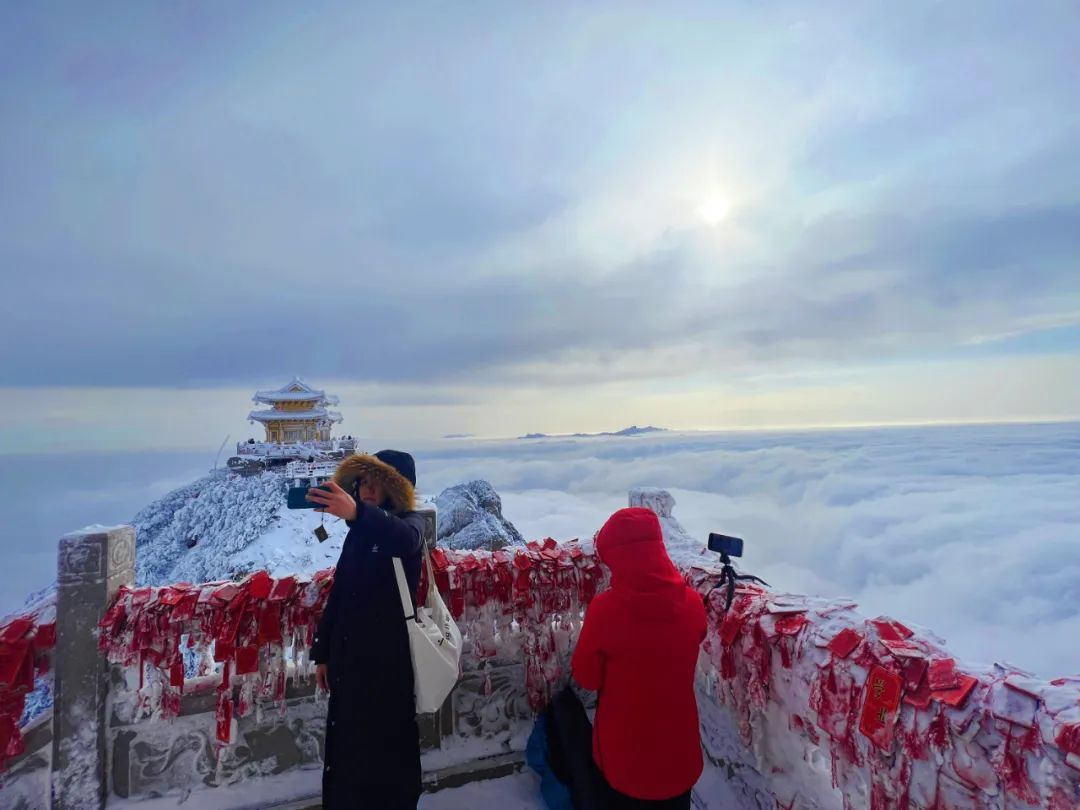 美翻了！老君山雪后再现云海奇观（老君山旅游风景区雪景图片）