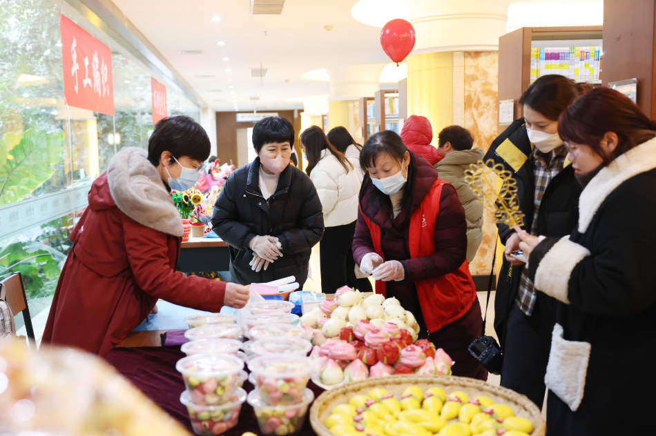 新密：非遗项目走进高校（新密市新建学校地址）