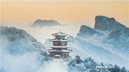 周末出游：​去赏冰雪奇观、雪景雾凇、云海日出……（周末出游的朋友圈文字）