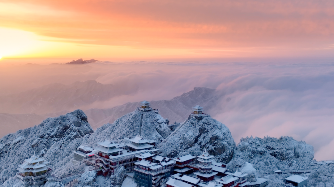 游客照系列NO.10 | 春日的老君山，绝美！（老君山原图）