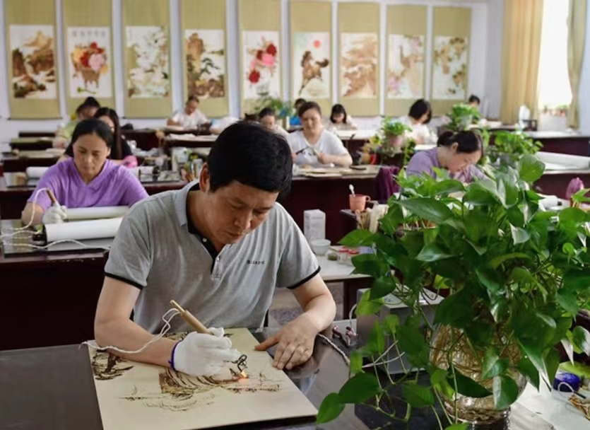 南阳非遗烙画： 以火为墨 铁笔生花（南阳烙画介绍）