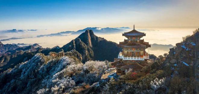 带上相机来河南白云山，这些美景你也可以捕捉（戴着相机的女孩）
