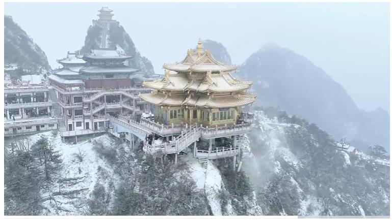 一下雪，老君山就美成了冰雪童话世界（老君山下雪天泡面）