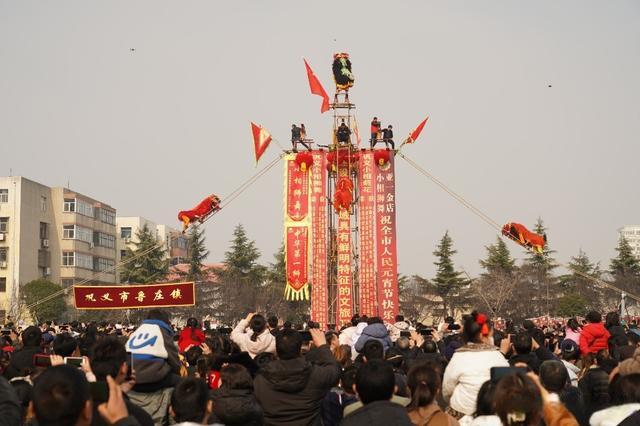 欢天喜地闹元宵！巩义市举行2023年新春文艺调演（巩义演唱会）